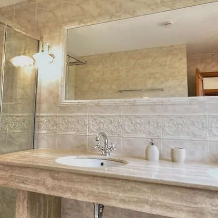 Pedale 8 Bedrooms With Pool فيلة *