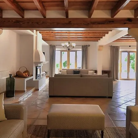 Pedale 8 Bedrooms With Pool Paraggi